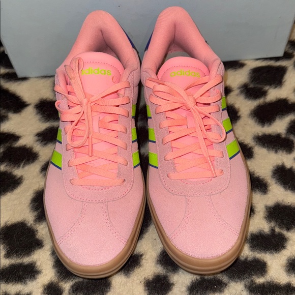 Adidas Pink Sneakers with Vibrant Stripes - Picture 4 of 7